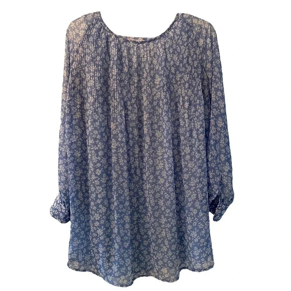 Urban Outfitters Kimchi Blue XS blue and white floral top.